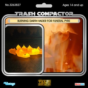 Puede incluir: Paquete de juguete de estilo vintage etiquetado como "Trash Compactor" con el texto "Burning Darth Vader for Funeral Pyre". El paquete presenta una imagen de una figura de Darth Vader naranja brillante y llamas. A partir de 14 años.
