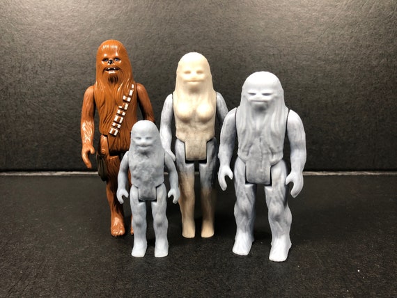 Star Wars Attack of The Clones Figure: Chewbacca (Munock Hunt)