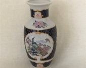 Japanese Imari hand painted peacocks vase - 16 cm high