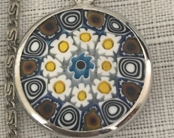 Vintage Murano Glas Anhänger auf silberfarbene Kette - Italien auf Anhängerverschluss gestempelt