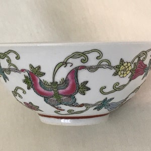 Cuenco de mariposa rosa de la familia china