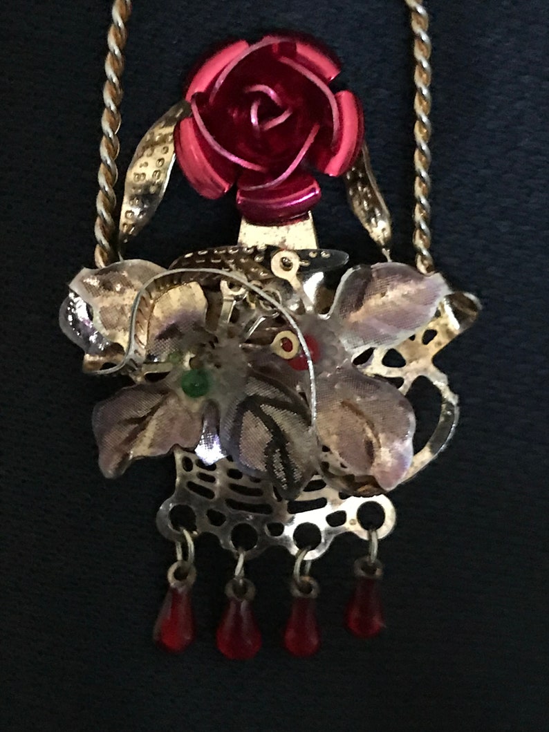 Vintage gold tone wire basket brooch necklace