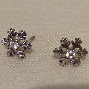 Sterling silver 925 snowflake cubic zirconia stud earrings