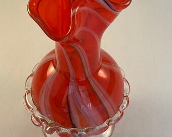イタリアの吹きガラス製花瓶、赤オレンジの渦巻き模様、フリル付き