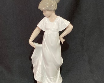 LLADRO NAO porcelain figurine of a young lady posing in her dress - called  'How Pretty'