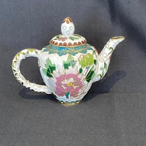 Chinese cloisonne small white floral enamel teapot