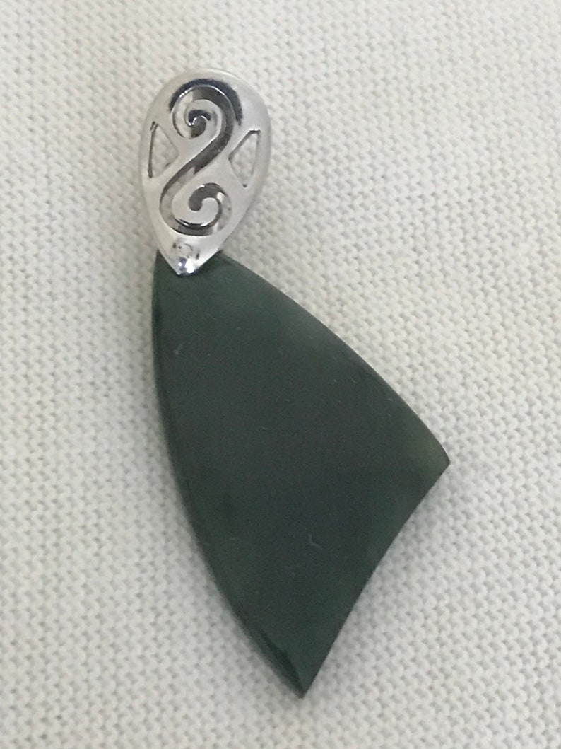New Zealand greenstone pendant set in sterling silver