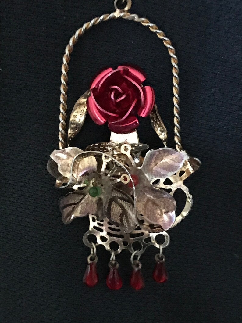 Vintage gold tone wire basket brooch necklace