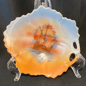 Vintage &#39;Victoria&#39; China Czechoslovakia decorative dish - Tudor