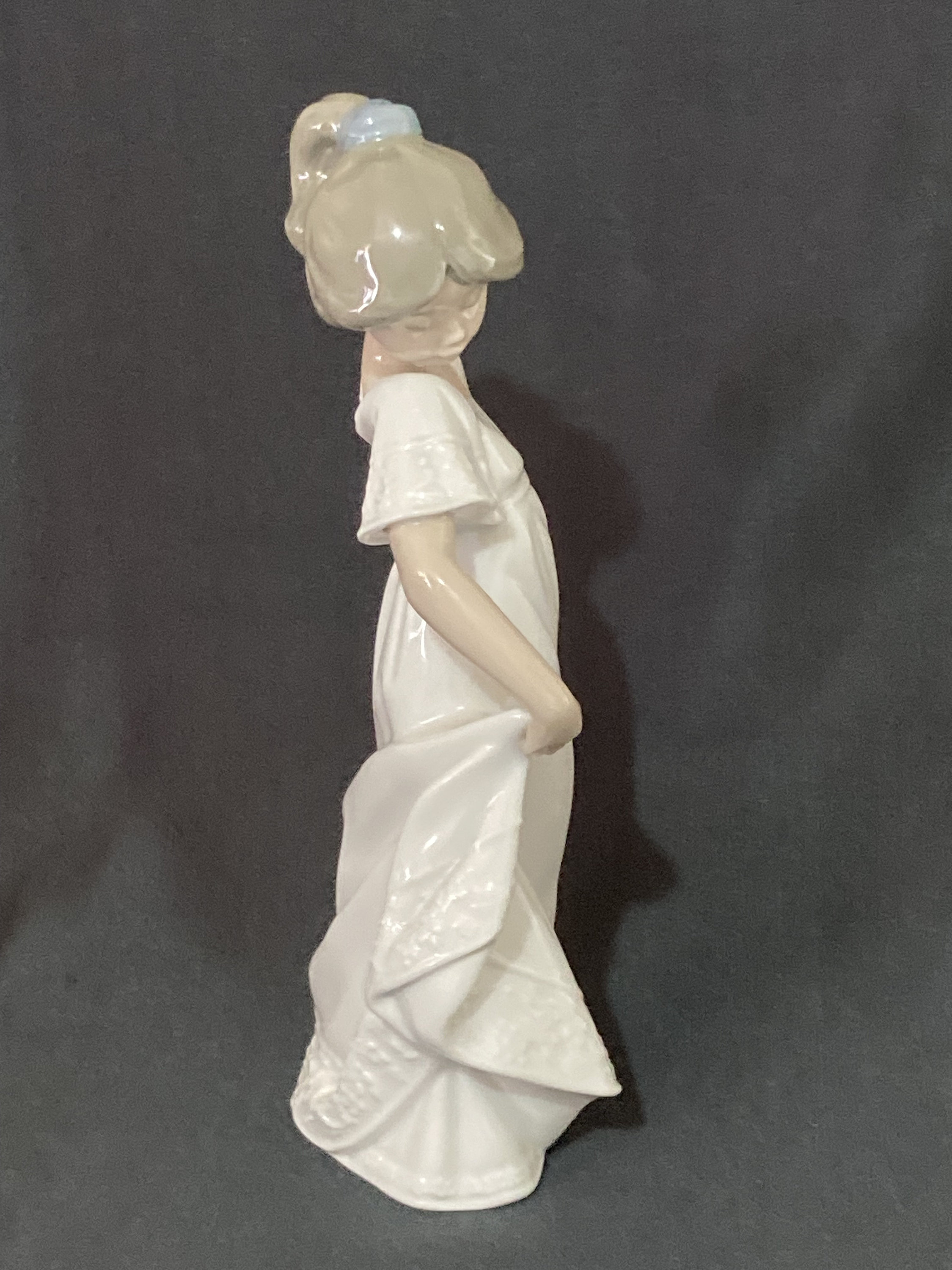 LLADRO NAO Porcelain Figurine of a Young Lady Posing in Her Dress