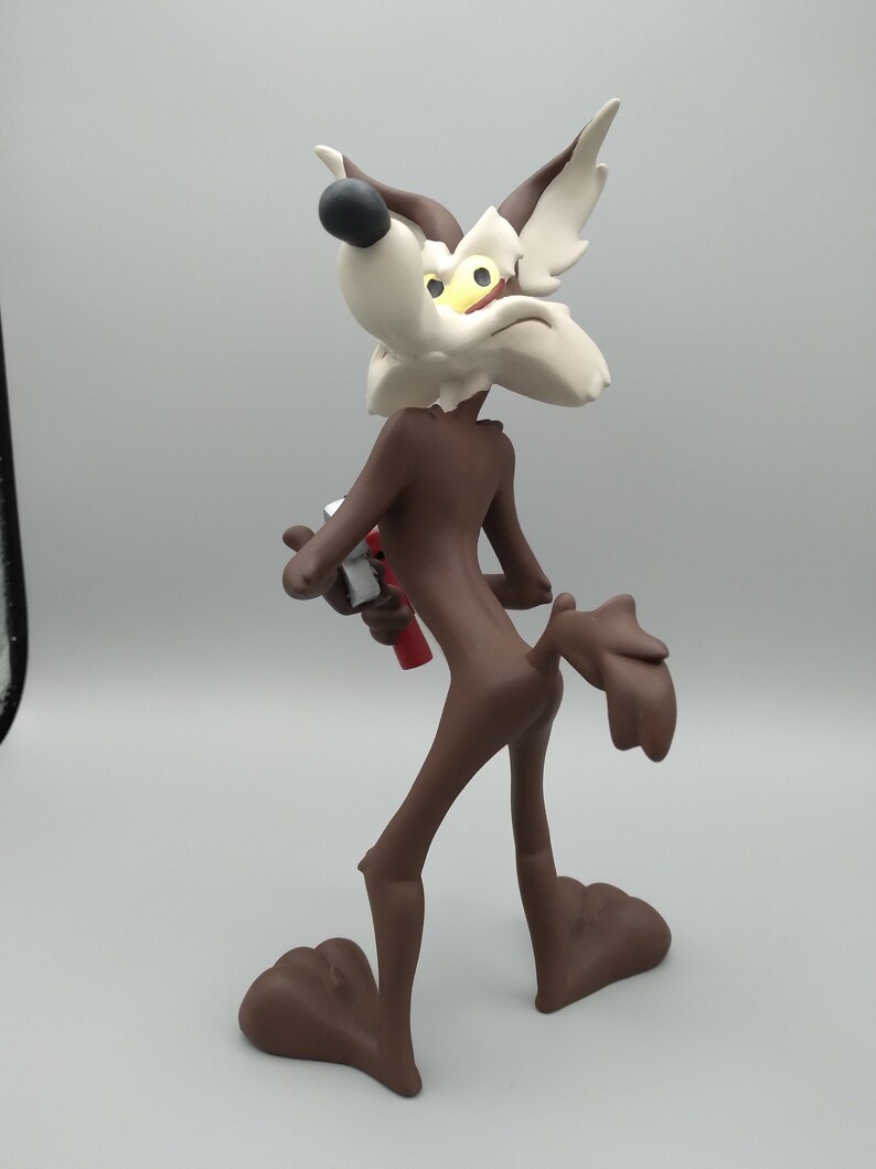 wile e coyote figure