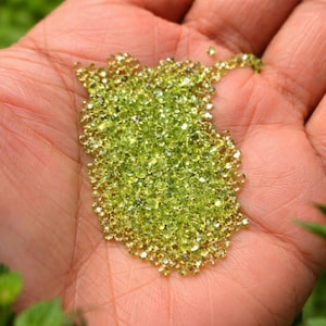 Faceted Peridot Gemstones: Tiny Round, Vibrant Green (1mm-3mm)