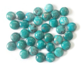 Cabochon di turchese dell'Arizona: pietra preziosa a matrice rotonda per la creazione di gioielli vintage