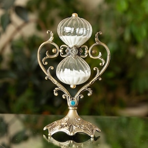 Vintage Heart-Shaped Rotating Hourglass