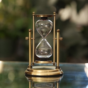 Kelvin & Hughes Rotating Fillable Hourglass