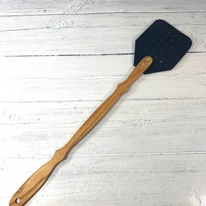 Amish Made aus Holz & schwarze Leder Fliegenklatsche