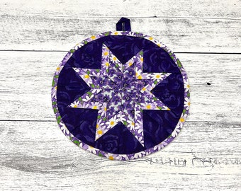 Amish Made Folding Star Potholder in Purple with Violets Inside White Daisy Star