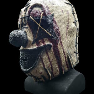手作りのハロウィン黄麻布かかしマスク