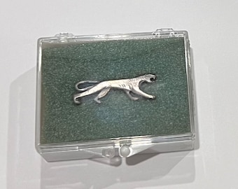 COUGAR Chrome Metal Boxed Pin Wild Cat Puma Cougar Mint EXC Pin Brooche