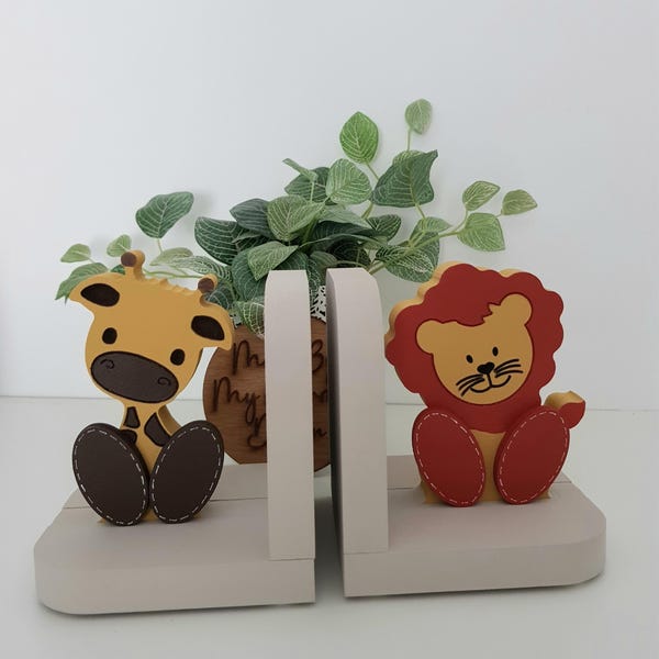 Lion/Giraffe Bookends, jungle/safari, kids room, nursery decor