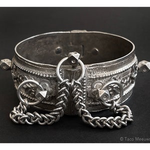 Klassisches, antikes Amazigh-Armband aus Tiznit, Südmarokko