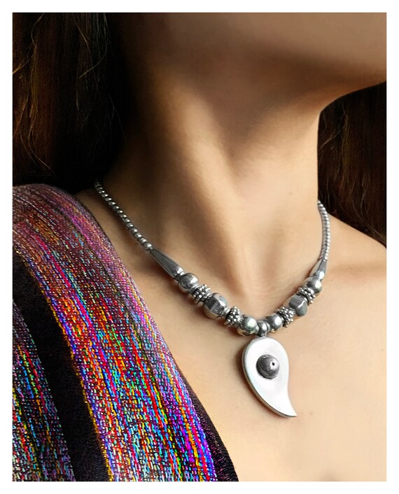 SILVER MANGO COLLIER