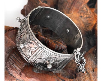 Unique and rare silver Ouled Naïl Cuff, Algeria