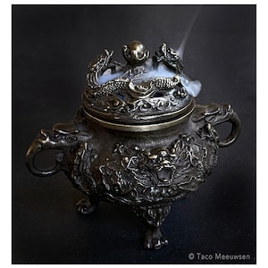 Small bronze Chinese incense burner