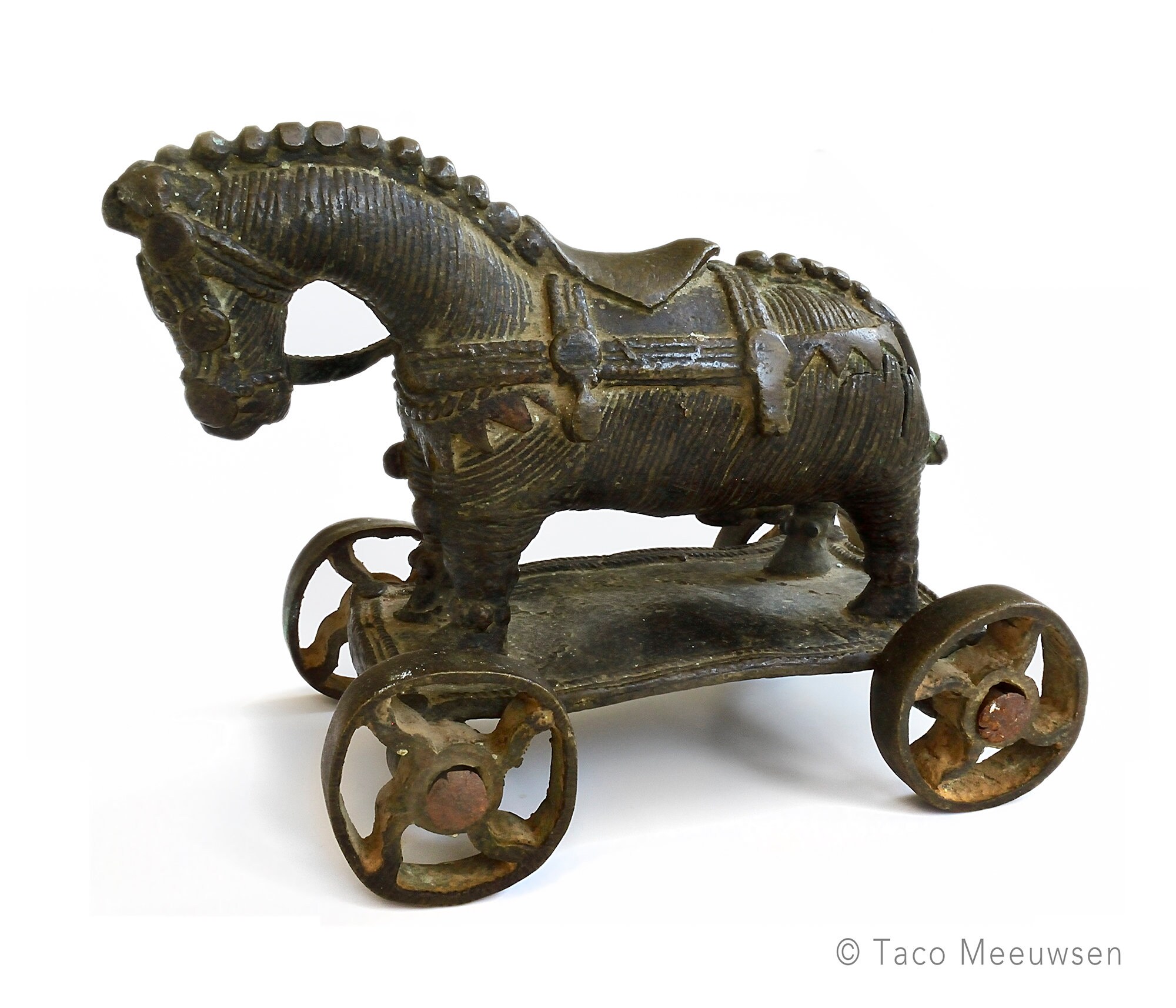 車輪で動く馬　テンプルトイ　インド先住民族の工芸品・ドクラ　インド寺院　おもちゃ 車輪で動く馬 テンプルトイ インド先住民族の工芸品・ドクラ