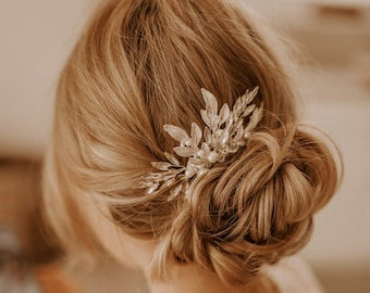 Peigne à cheveux de mariage argenté avec feuilles et perles