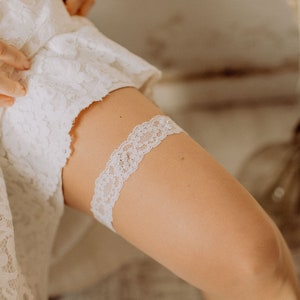Braut Strumpfband Spitze mit Perlen Bild 2