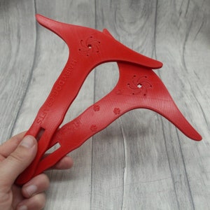 Red IMPERFECT- Yard niddy noddy, travel niddy noddy, spinning accessories, colourful niddy noddy, yard skein, handspinning tool