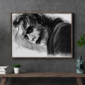 Ritratto del Joker, con un disegno a carboncino iperrealistico di Heath Ledger stampato su carta satinata bianca di alta qualità