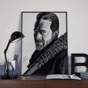 Ritratto di Negan, raffigurante un disegno a carboncino iperrealistico di Jeffrey Dean Morgan stampato su carta satinata bianca di alta qualità
