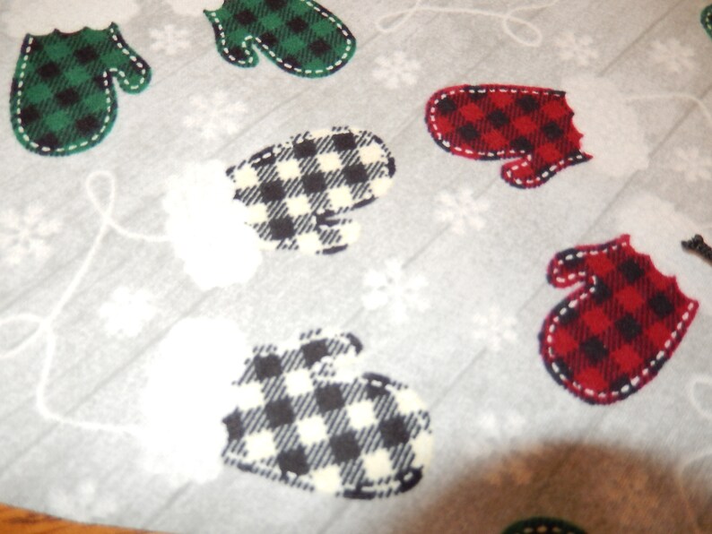 Buffalo Plaid mittens Christmas Tree skirt