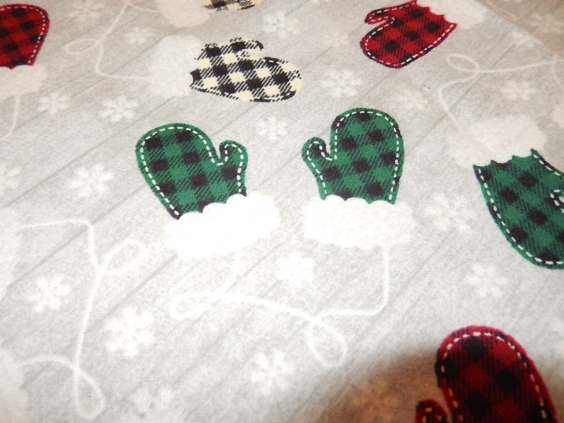 Buffalo Plaid mittens Christmas Tree skirt