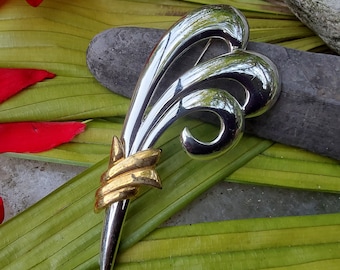 Silver and Gold Tone Metal Feather Brooch - Beautiful Big Pin - Vintage Costume Jewelry - Excellent Condition