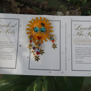 Lunch at the Ritz Enamel Sun Brooch: La Playa Pin, Fun LATR Jewelry bild 2