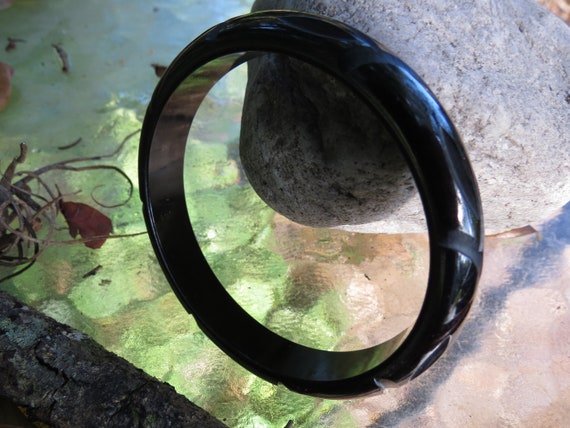 Black Bakelite Bracelet - Carved Antique Bakelite… - image 3