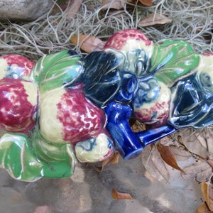 Japan Wall Pocket - Strawberries - Majolica Style Old Flower Wall Décor - Excellent Condition