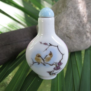 20th Century Chinese Porcelain Snuff Bottle - Asian Tobacciana - Excellent Condition