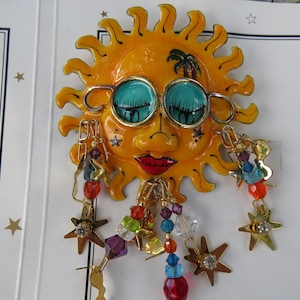 Lunch at the Ritz Enamel Sun Brooch: La Playa Pin, Fun LATR Jewelry bild 1