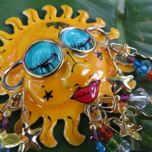 Lunch at the Ritz Enamel Sun Brooch: La Playa Pin, Fun LATR Jewelry bild 7
