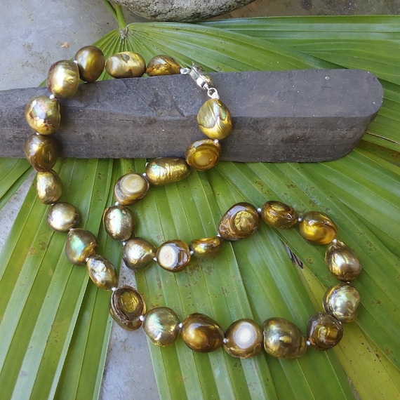 Golden Green Fresh Water Pearl Necklace - 17" Kno… - image 2
