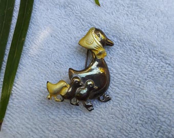 Vintage Enamel Mama Duck Brooch: Mother and Chicks Costume Jewelry Pin