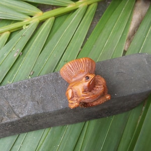 Carved Wood Frog Ojime Bead - 20th Century Asian Art - Excellent Condition