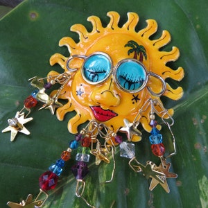 Lunch at the Ritz Enamel Sun Brooch: La Playa Pin, Fun LATR Jewelry bild 6