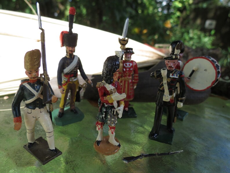 miniature lead soldiers