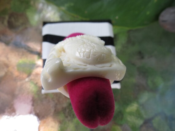 Carved Bone Parrot Ring - Size 6.5 - image 6