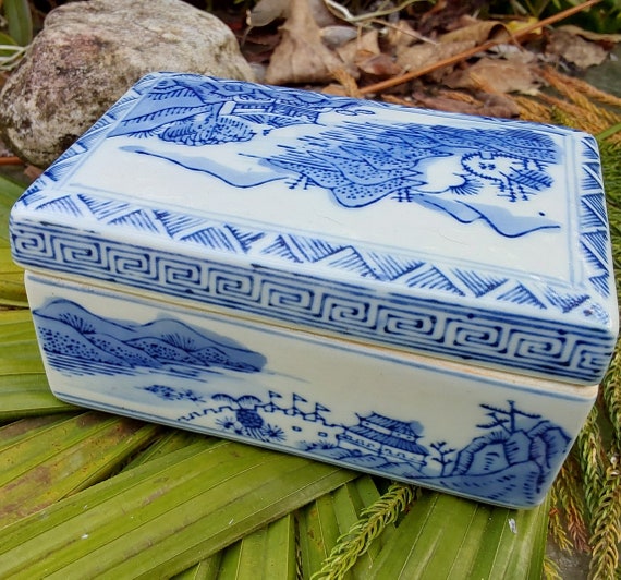 Blue and White Porcelain Chinese Covered Trinket … - image 5